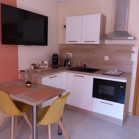 Viree A Deux, Et ラブホテル *