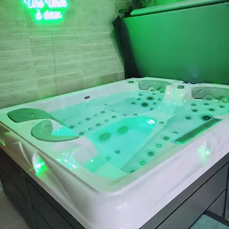 Viree A Deux, Et Hotel miłości