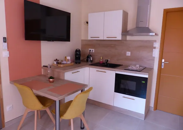 Viree A Deux, Et Hotel miłości 2*